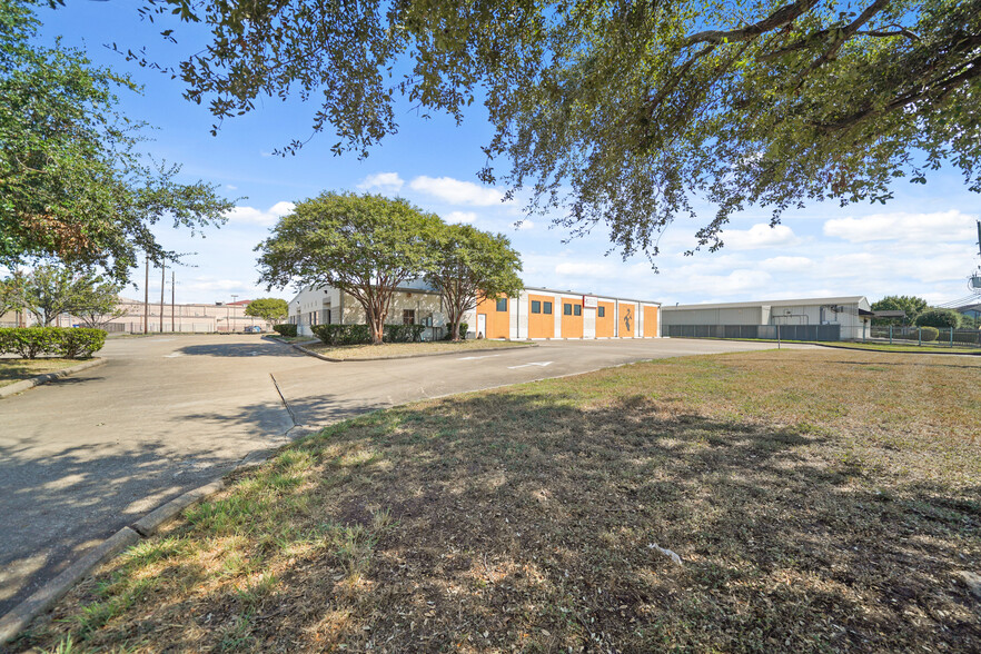 12500 Oxford Park Dr, Houston, TX for sale - Building Photo - Image 2 of 18