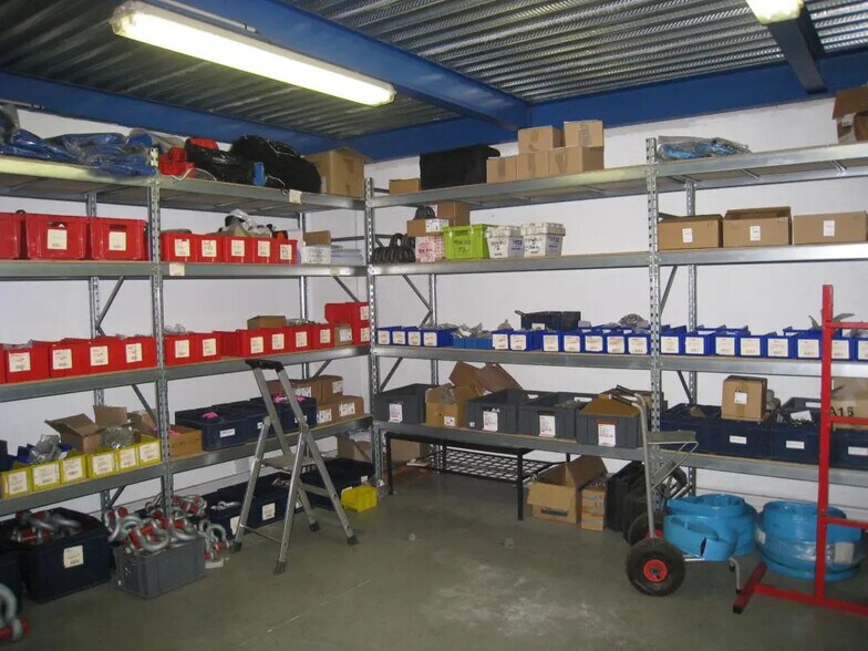 Industrial in Gémenos for lease - Building Photo - Image 3 of 7