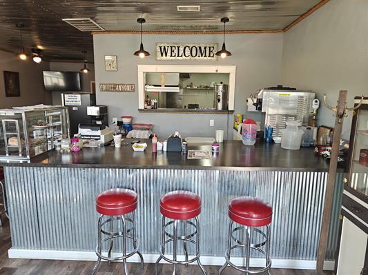 308 Main St, Trenton, NE for sale - Interior Photo - Image 2 of 10