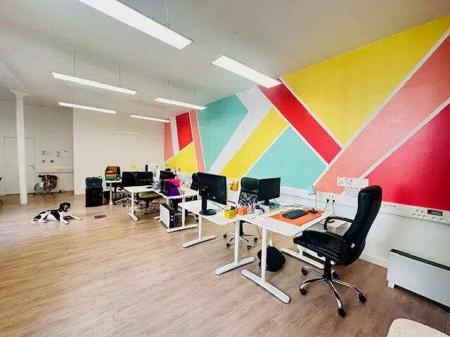 Office in Paris for lease - Building Photo - Image 2 of 11