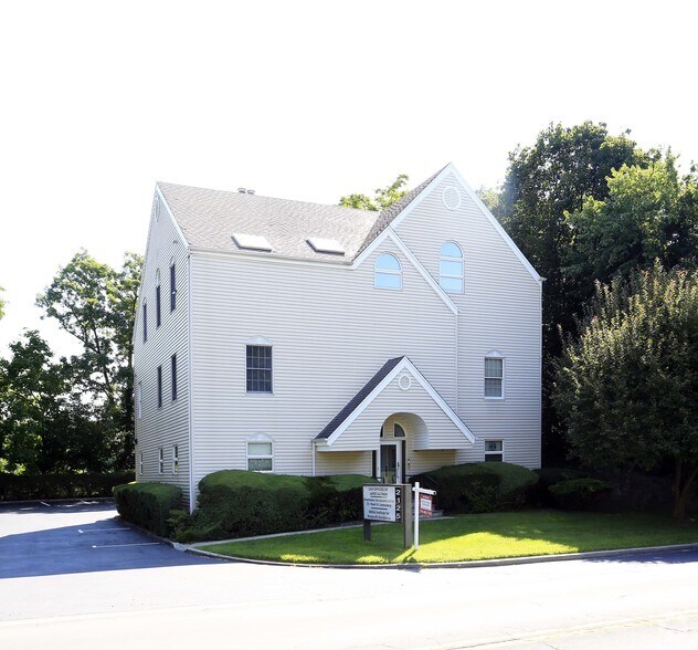 2125 Albany Post Rd, Montrose, NY 10548