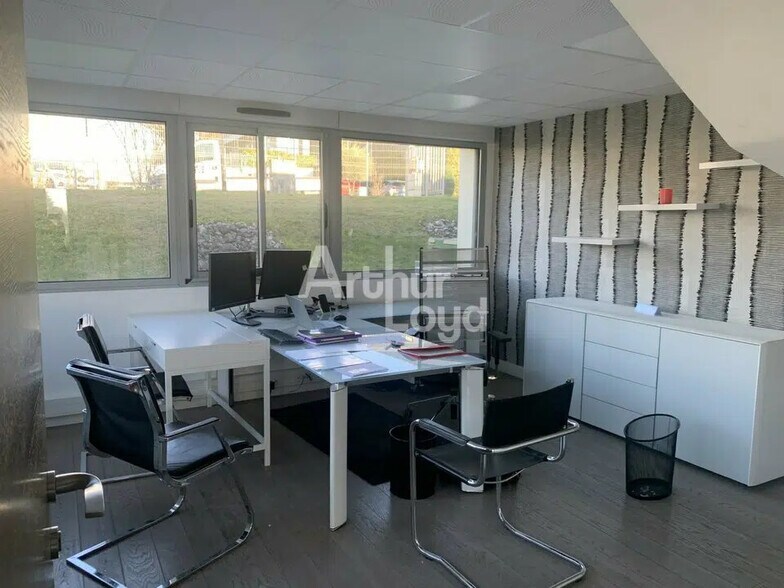 Flex in Annecy for sale - Interior Photo - Image 1 of 12