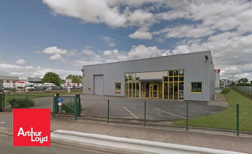 Flex in Chartres for lease - Building Photo - Image 1 of 3