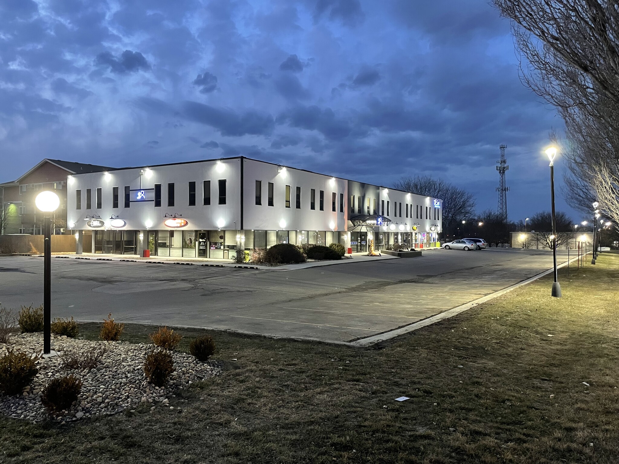 1300 Cummins Rd, Des Moines, IA for lease Building Photo- Image 1 of 37