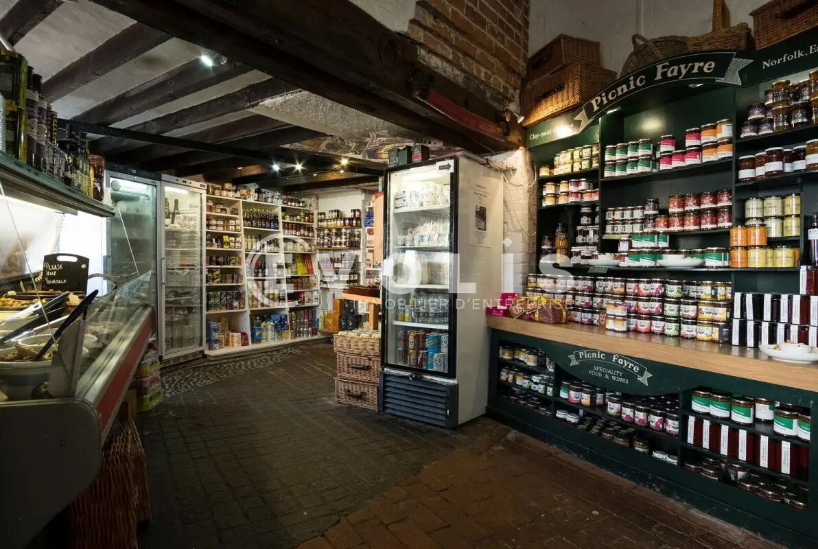 Retail in Savigny-le-Temple for sale Building Photo- Image 1 of 3