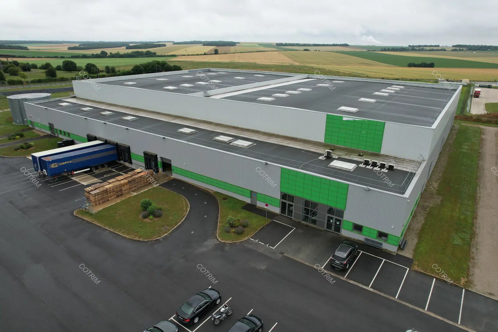 Avenue Des Crayères, La Veuve for lease Building Photo- Image 1 of 7