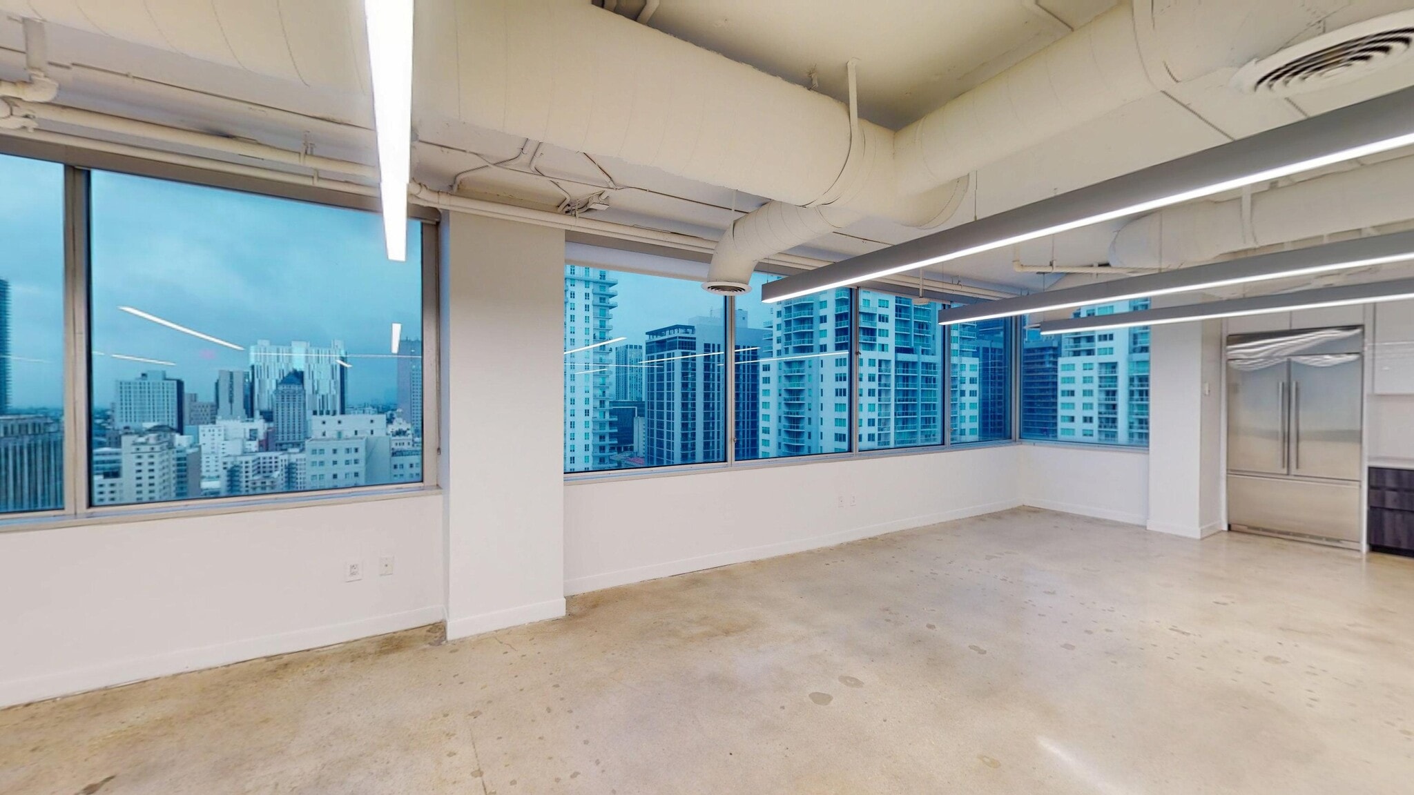 100 N Biscayne Blvd, Miami, FL for lease Interior Photo- Image 1 of 7