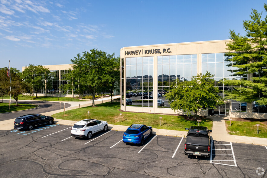 1050 Wilshire Dr, Troy, MI for lease - Building Photo - Image 1 of 6