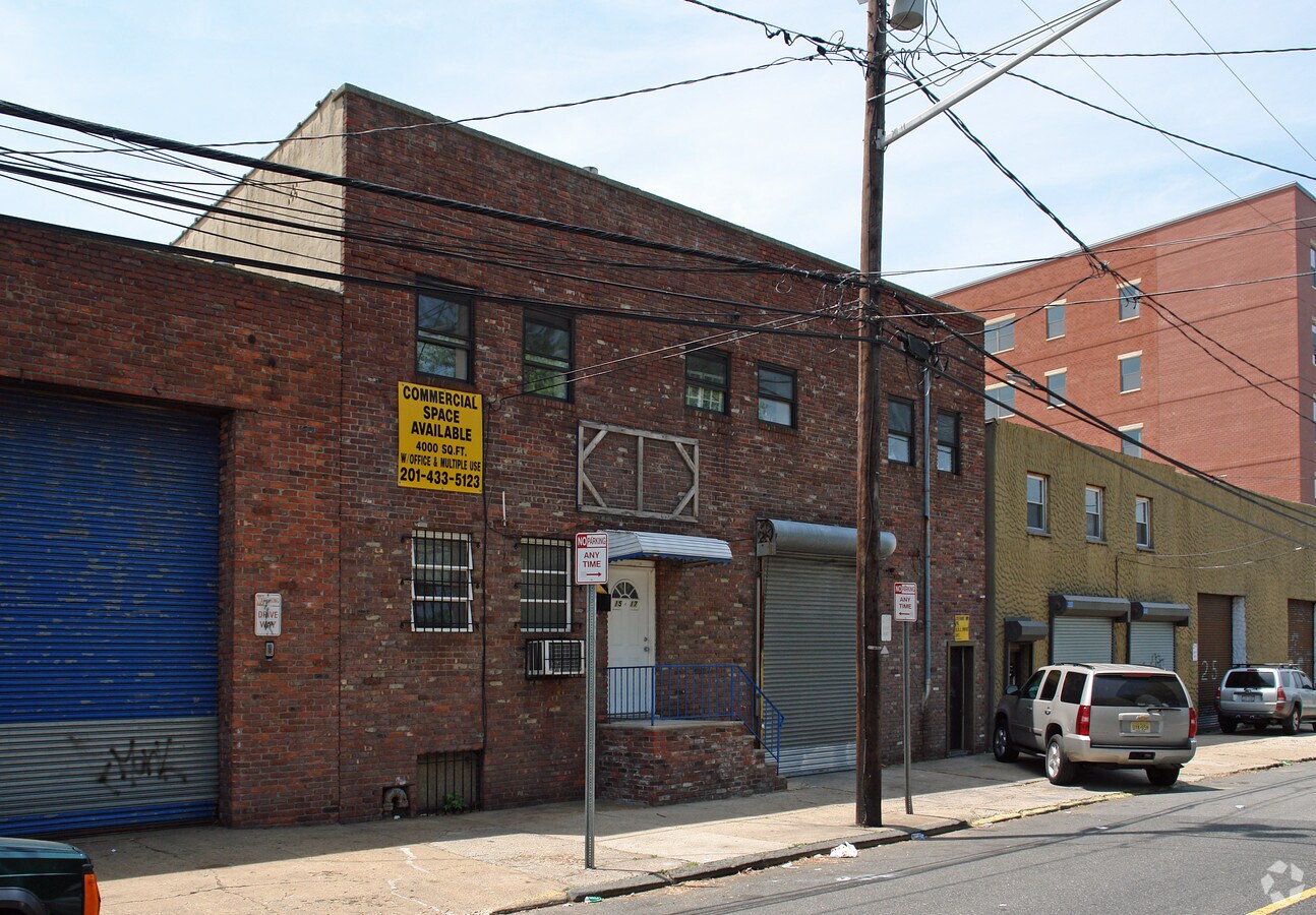 1517 Pollock Ave, Jersey City, NJ 07305