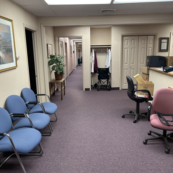 155 Maple St, Springfield, MA for sale - Building Photo - Image 3 of 9