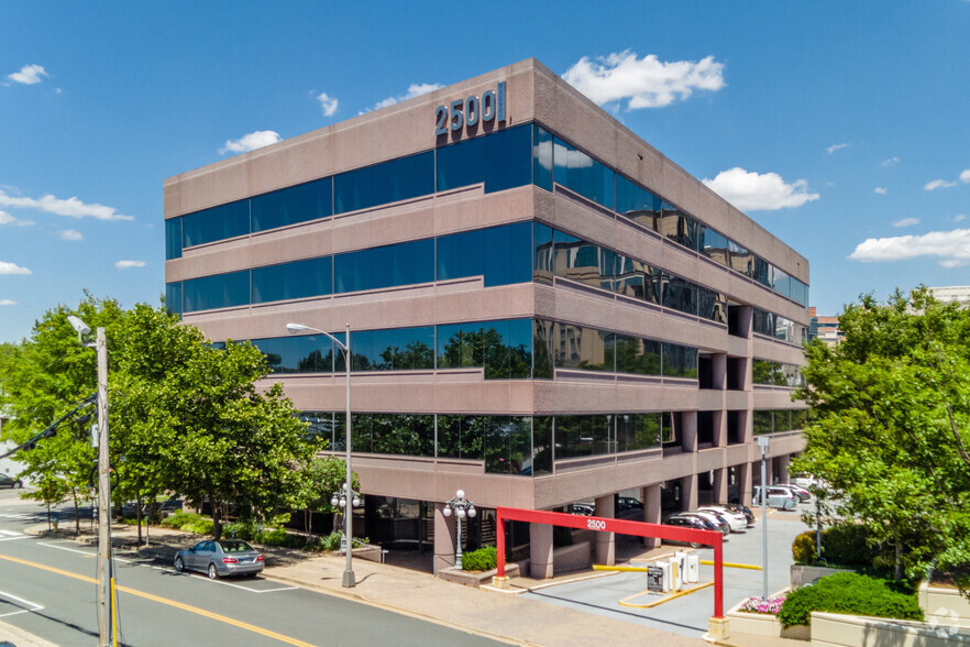 2500 Wilson Blvd, Arlington, VA for lease - Building Photo - Image 2 of 5