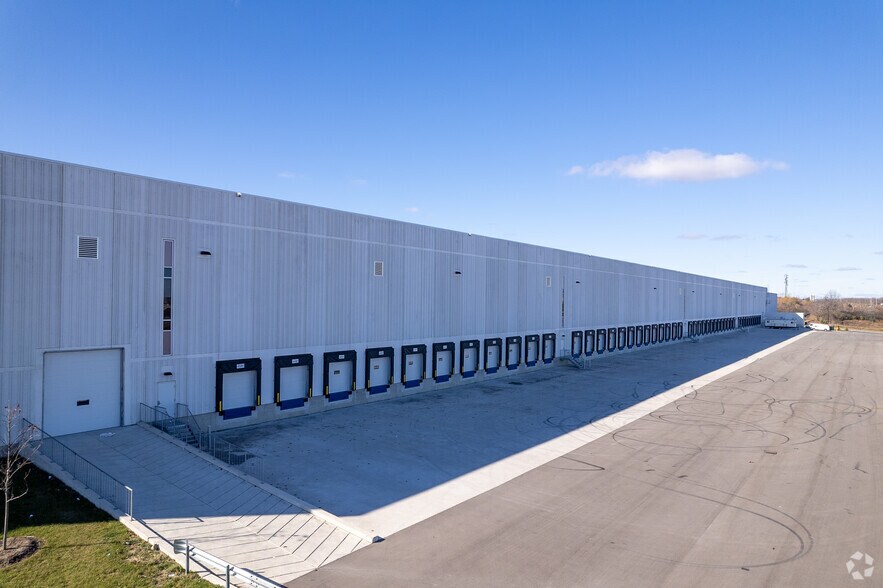 10 Newkirk Crt, Brampton, ON for lease - Building Photo - Image 2 of 3