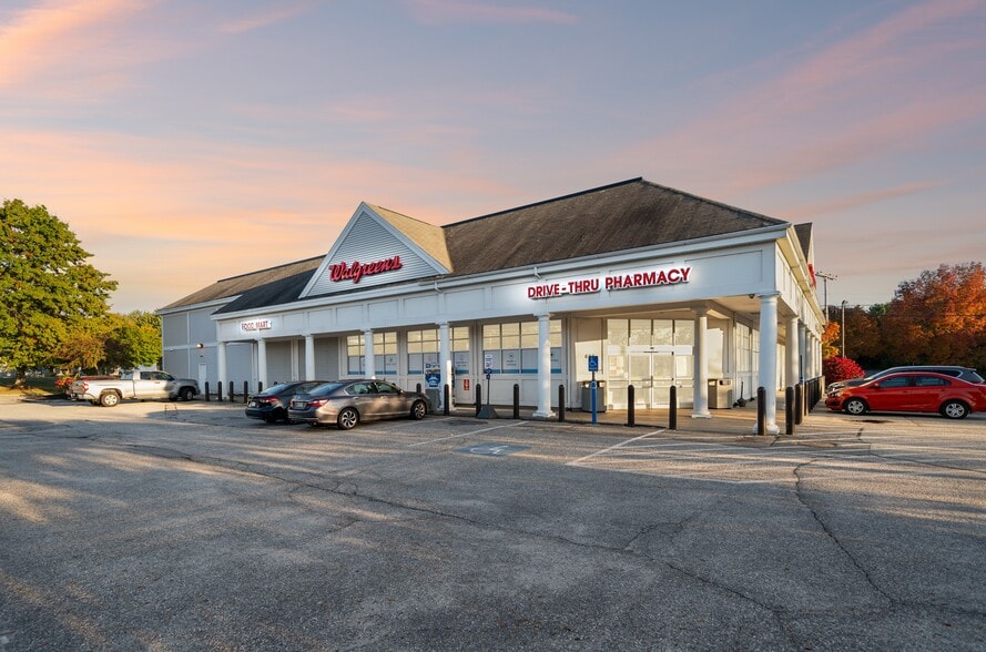 698 Minot Ave, Auburn, ME for sale - Building Photo - Image 1 of 4