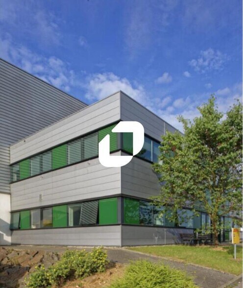 Industrial in Meyzieu for lease - Building Photo - Image 2 of 6