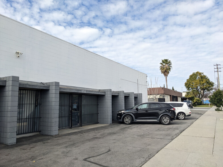 8511 Lankershim Blvd, Sun Valley, CA for lease - Building Photo - Image 1 of 12