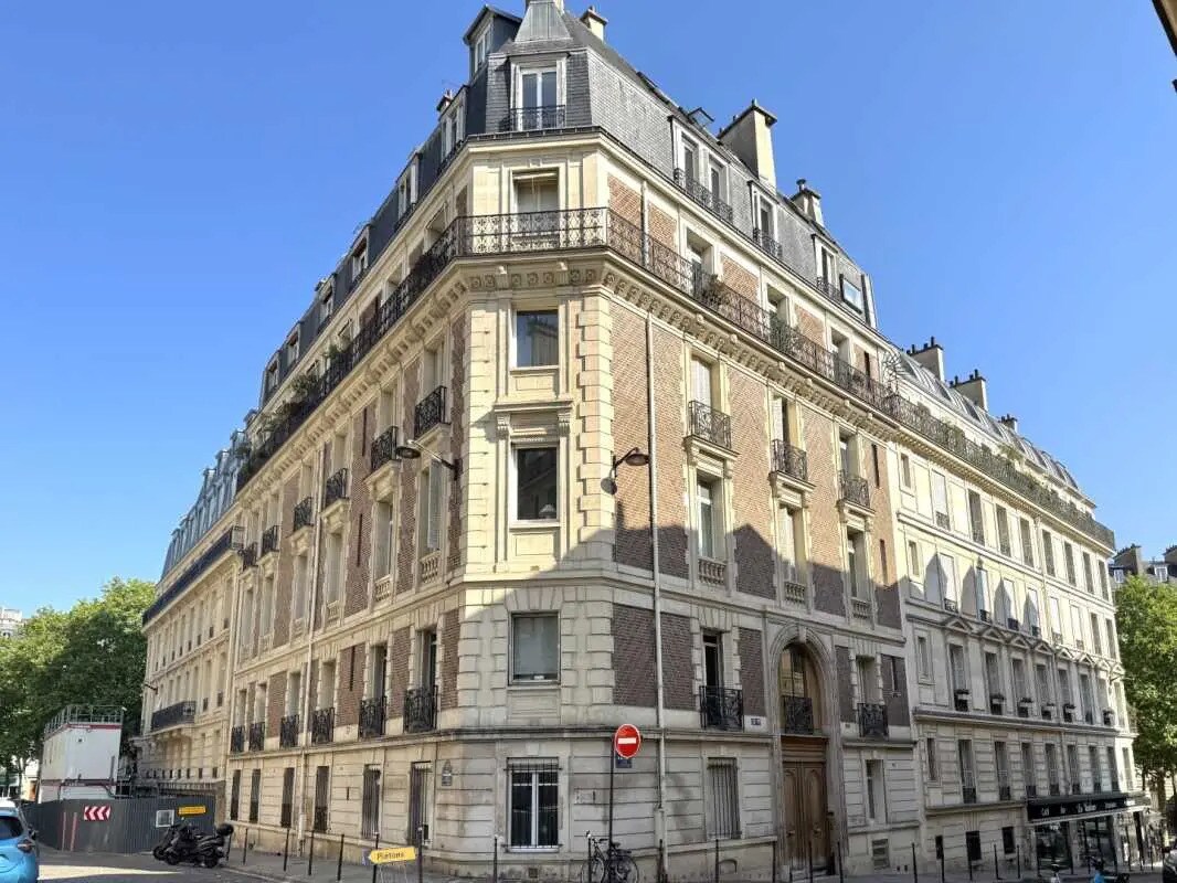 Office in Paris for lease Building Photo- Image 1 of 14