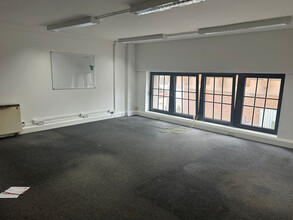 1-12 Alma St, Luton for lease Interior Photo- Image 2 of 7