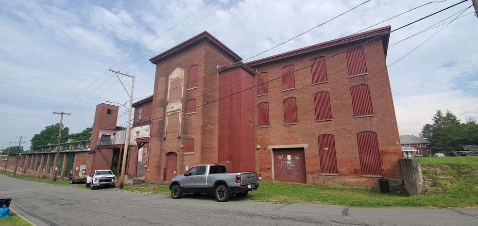 411 N River St, Wilkes Barre, PA for lease - Building Photo - Image 1 of 33