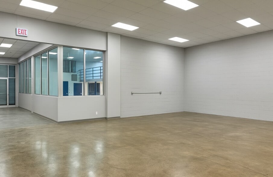 2402 McDonald Ave, Brooklyn, NY for lease - Building Photo - Image 2 of 4