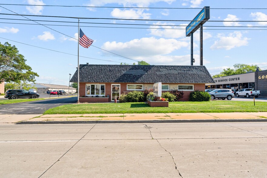 1518 W Mason St, Green Bay, WI for lease - Building Photo - Image 1 of 41