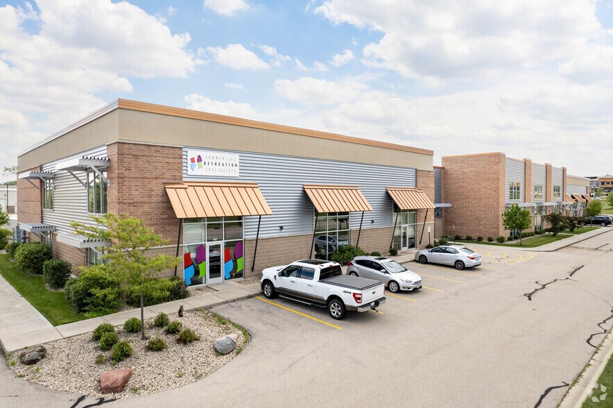 807 Liberty Dr, Verona, WI for lease - Building Photo - Image 1 of 9