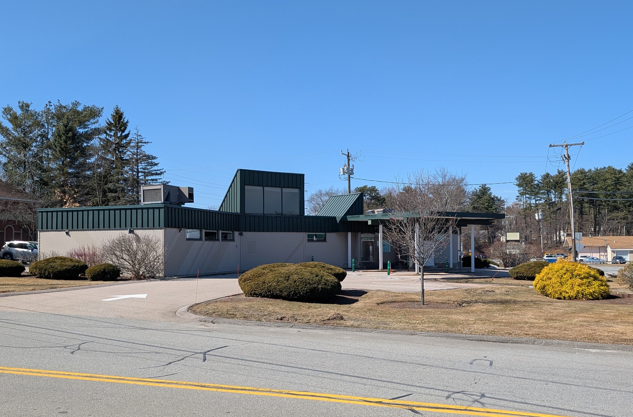 122 Northeastern Blvd, Nashua, NH for lease Building Photo- Image 1 of 7