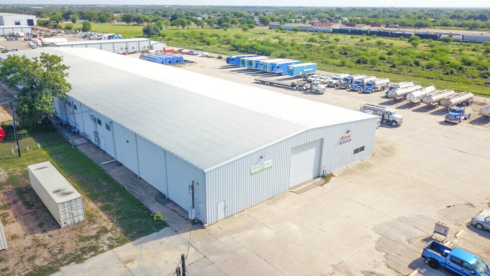808 Bob White Rd, Victoria, TX for sale - Building Photo - Image 3 of 50
