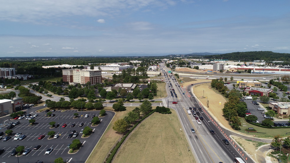 34 Market Point Dr, Greenville, SC for sale - Building Photo - Image 3 of 4
