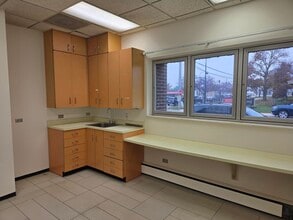 601 W Central Rd, Mount Prospect, IL for lease Interior Photo- Image 2 of 6