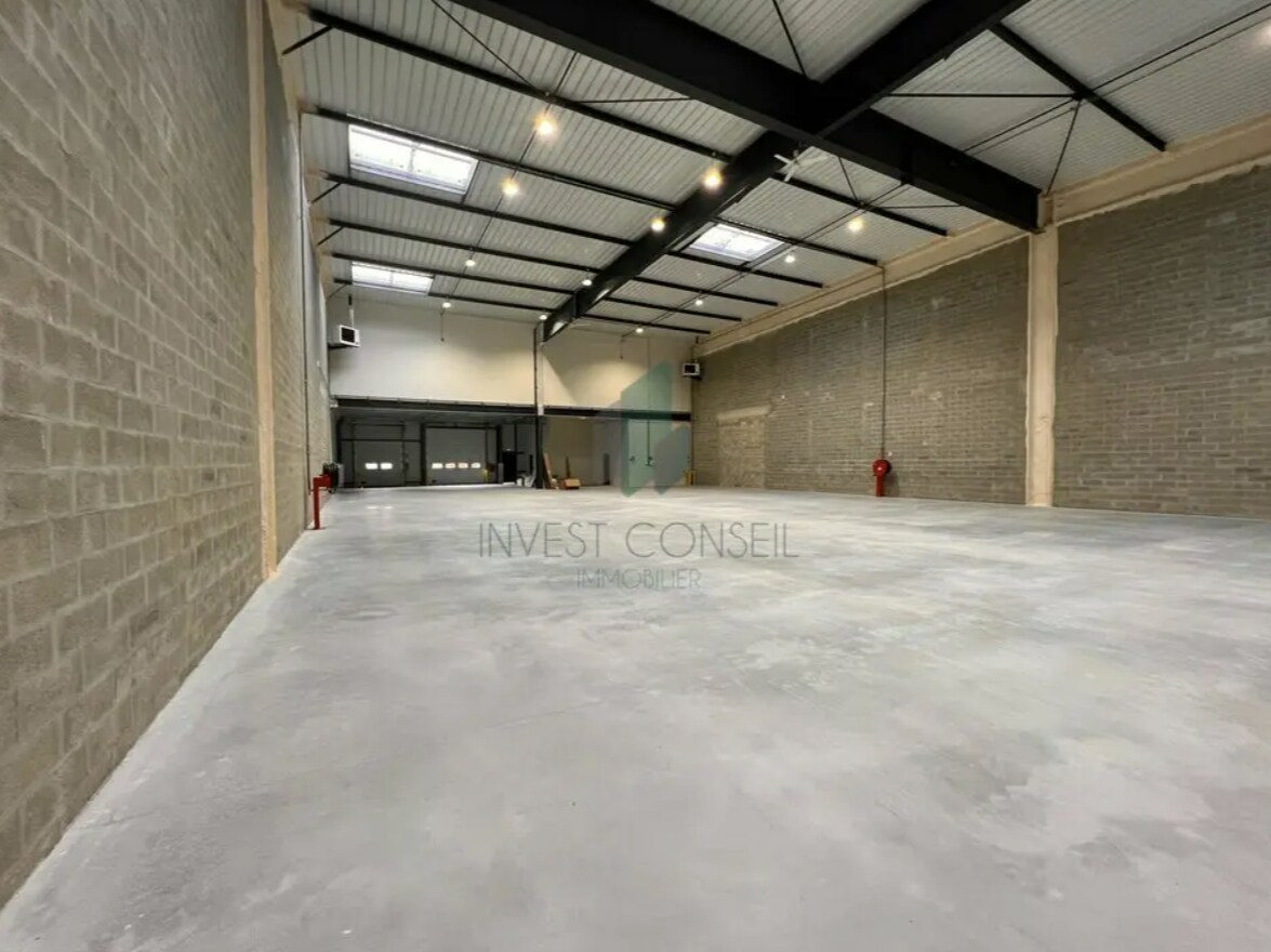 Office in SAINT-OUEN-L'AUMONE for lease Interior Photo- Image 1 of 9