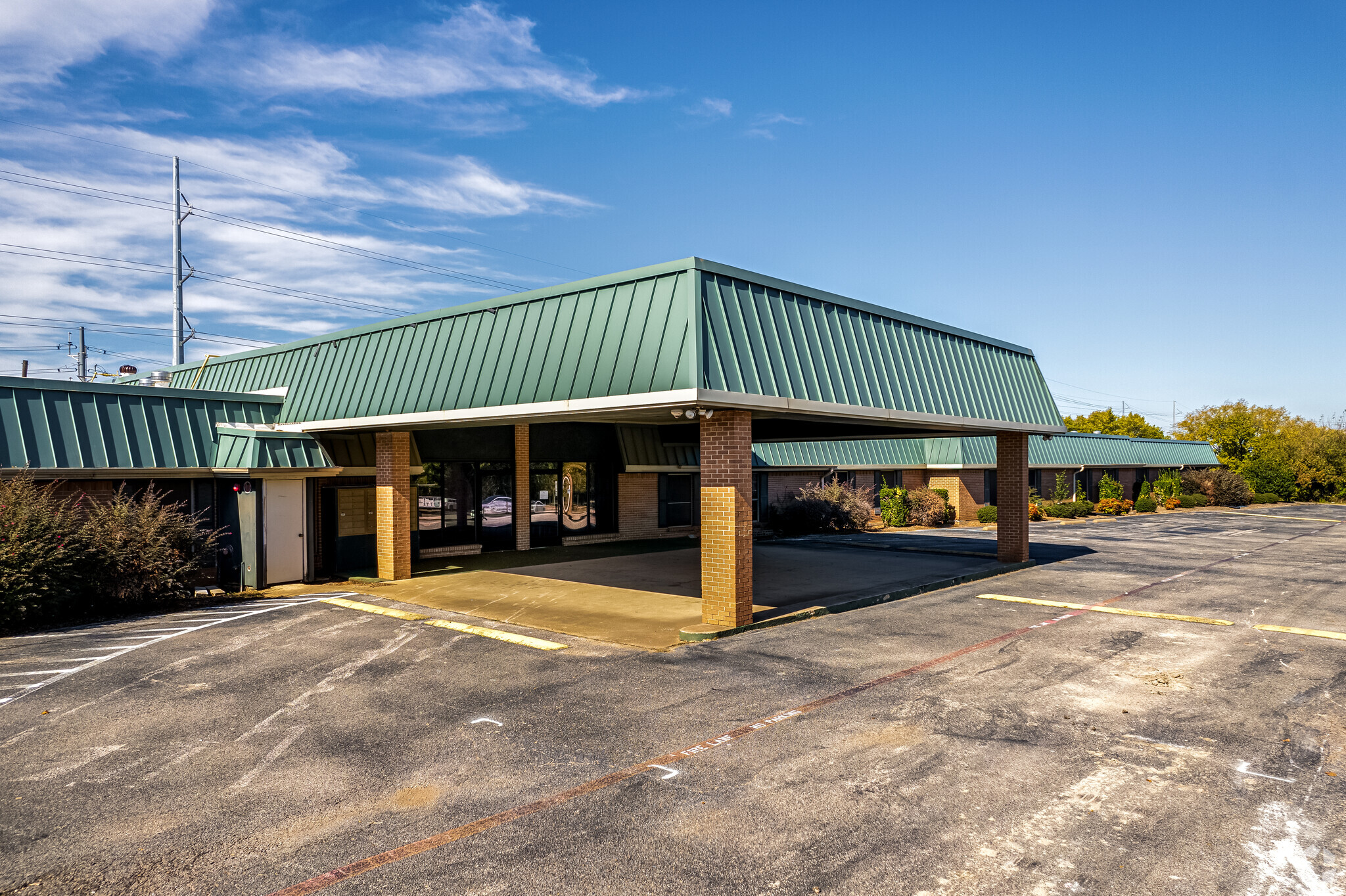 909 N Loop 288, Denton, TX for sale Primary Photo- Image 1 of 1