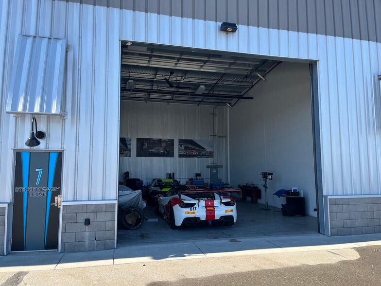 7 Straightaway Dr, Pontiac, MI for sale - Building Photo - Image 2 of 10