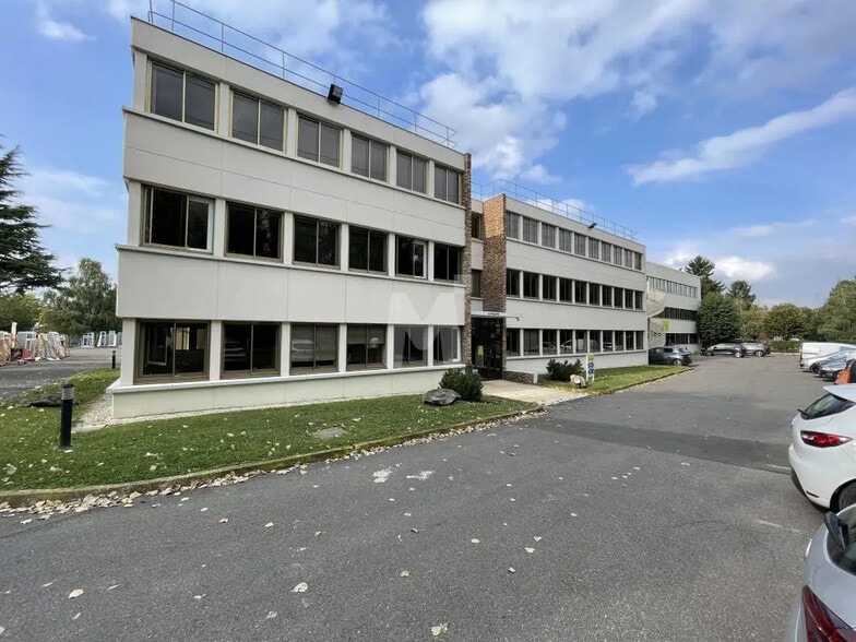 Office in Antony for lease - Building Photo - Image 1 of 6