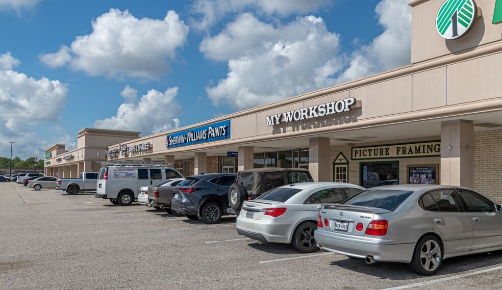 1136 N Kirkwood Rd, Houston, TX for lease - Building Photo - Image 3 of 5