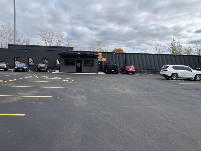750 Lee Rd, Greece, NY for lease - Building Photo - Image 1 of 3