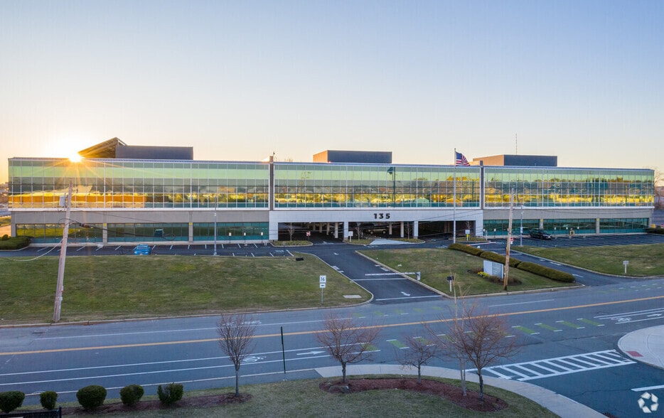 135 Santilli Hwy, Everett, MA for lease - Building Photo - Image 2 of 16