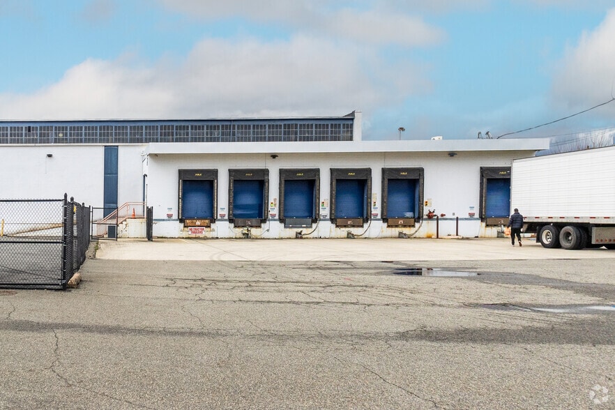 711 Lidgerwood Ave, Elizabeth, NJ for sale - Building Photo - Image 2 of 11