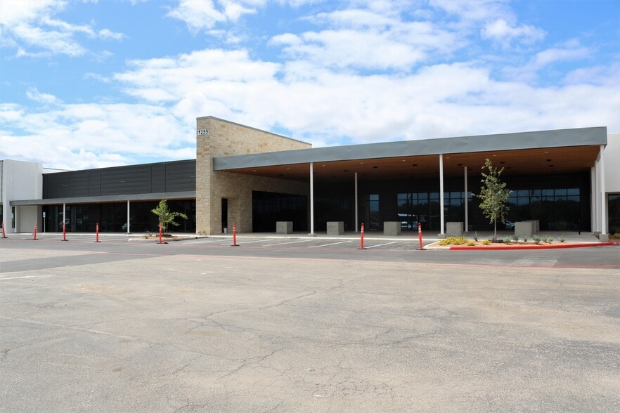 Westlakes Landing Center portfolio of 3 properties for sale on LoopNet.com - Building Photo - Image 3 of 7