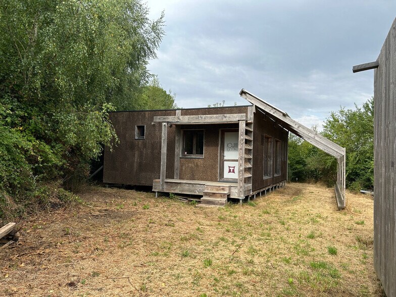 Flex in Les Châteliers for sale - Building Photo - Image 2 of 19