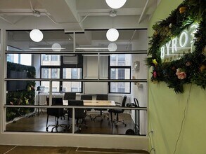 270-276 W 39th St, New York, NY for lease Interior Photo- Image 1 of 6