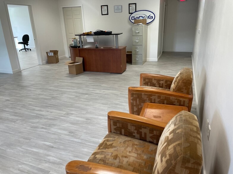 180 Hollywood Dr, Butler, PA for lease - Interior Photo - Image 3 of 20