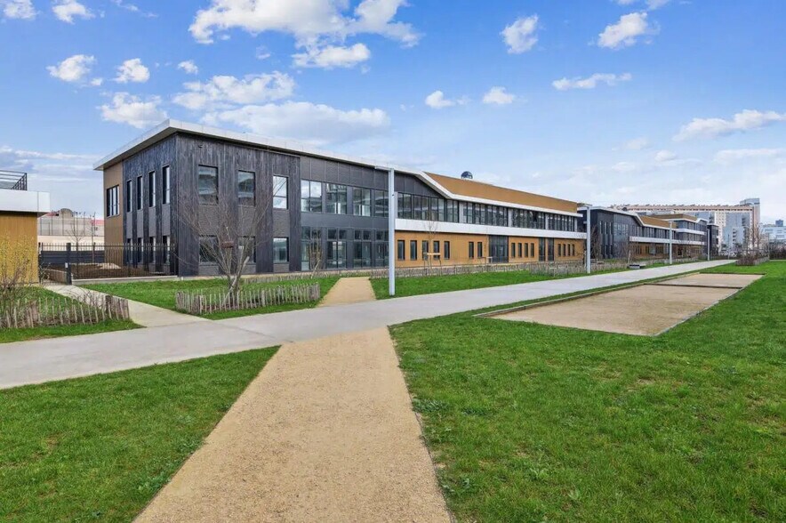 Flex in Nanterre for lease - Building Photo - Image 3 of 15