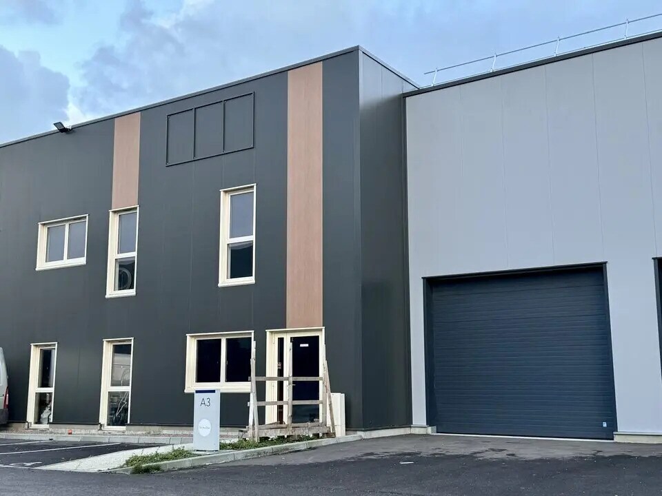 Location Entrepôt 556 m² - Photo 1