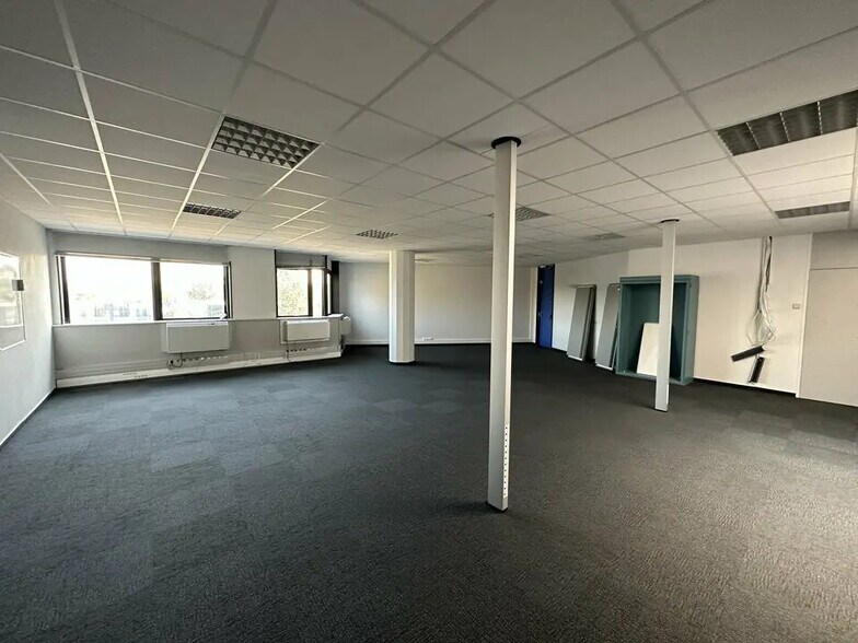 Office in ILLKIRCH-GRAFFENSTADEN for lease - Interior Photo - Image 2 of 6