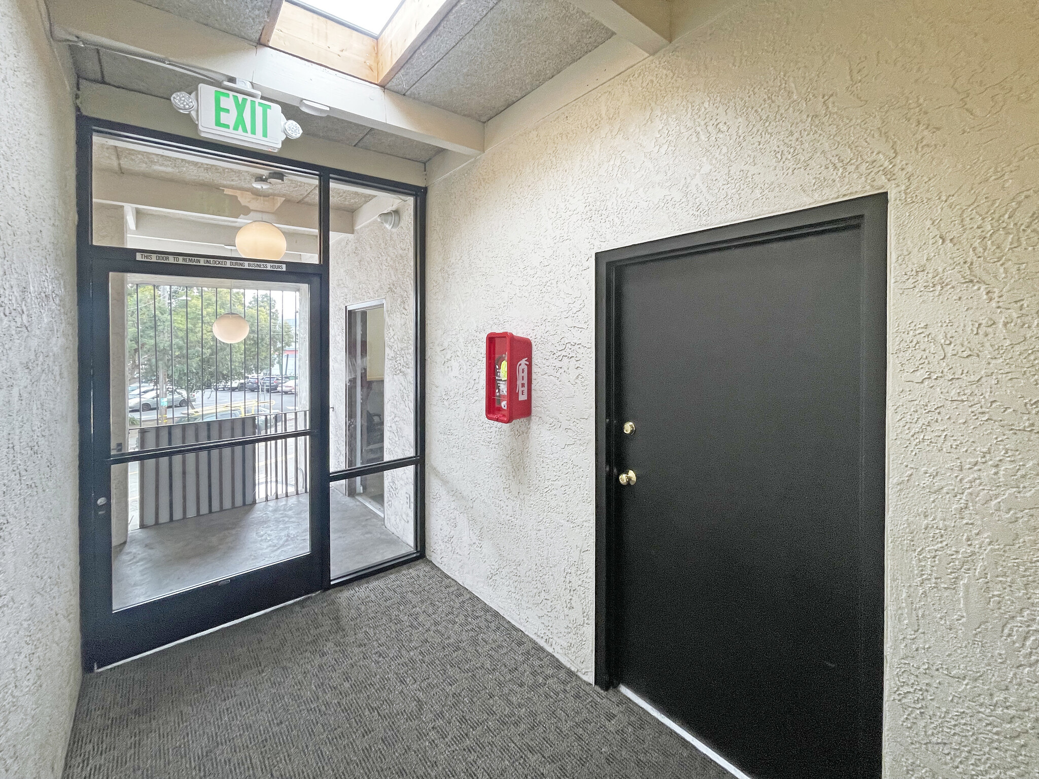 5353 Claremont Ave, Oakland, CA for lease Interior Photo- Image 1 of 13