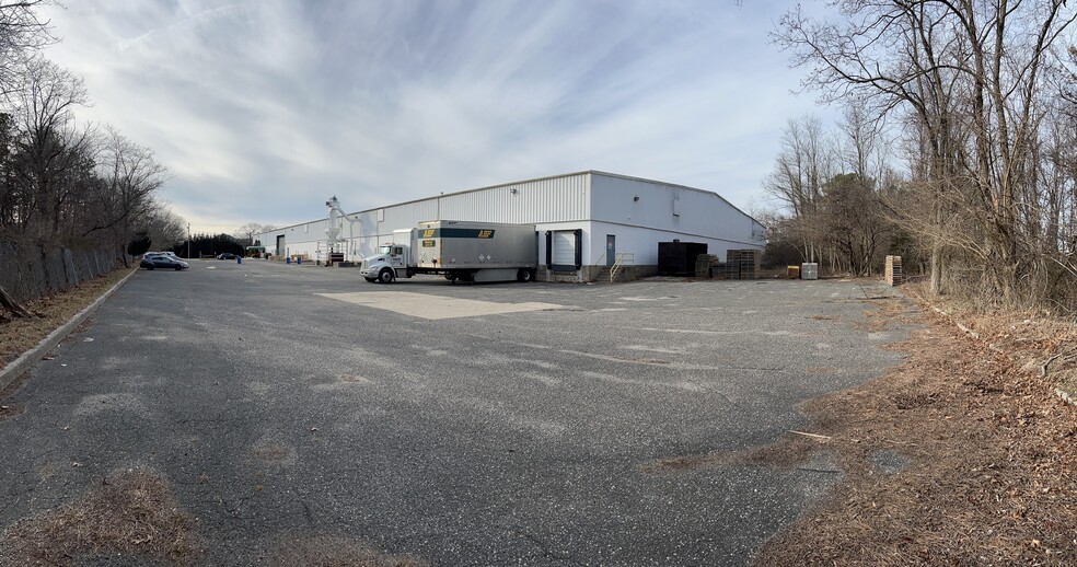 885 Waverly Ave, Holtsville, NY for lease - Building Photo - Image 3 of 10