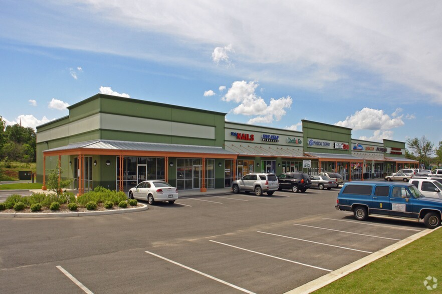 1425 E Main St, Fredericksburg, TX for lease - Building Photo - Image 1 of 3