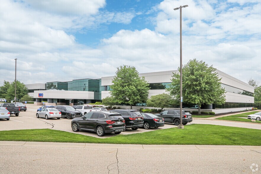 5300 Patterson Ave SE, Grand Rapids, MI for lease - Building Photo - Image 2 of 11