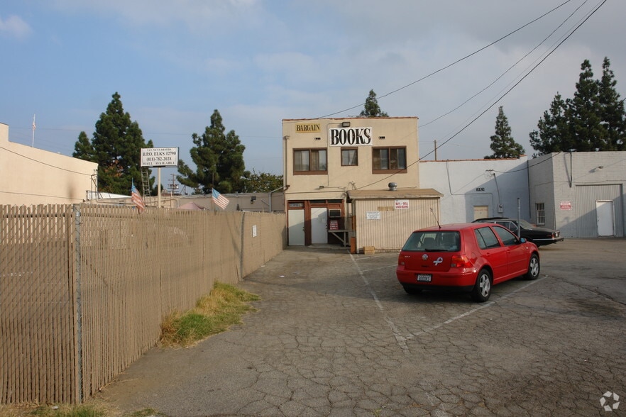 14426 Friar St, Van Nuys, CA for sale - Building Photo - Image 3 of 9