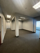 7820 Graphics Dr, Tinley Park, IL for lease Interior Photo- Image 2 of 4